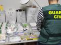 La Guardia Civil, en la operación «Grecofar», ha detenido a 22 personas pertenecientes a una organización dedicada a la venta ilegal de medicamentos por Internet