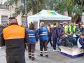 Efectivos de emergencias y un grupo de escolares evacuados en el simulacro