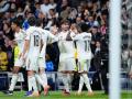 Los jugadores del Real Madrid celebran el gol de Raúl Asencio ante el Betis