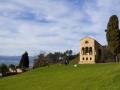 Iglesia de Santa María del Naranco, cerca de Oviedo, icono del Prerrománico Asturiano