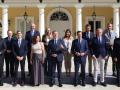 Foto de familia, el presidente del PP, Alberto Núñez Feijóo, junto a los barones del PP