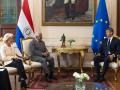 La presidenta de la Comisión Europea, Ursula von der Leyen, y el presidente del Consejo Europeo, Antonio Costa, en una reunión con el presidente de Paraguay, Santiago Peña