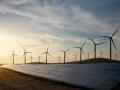 Paneles solares y aerogeneradores