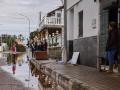 (Foto de ARCHIVO)
Varias personas trabajan tras los efectos de las lluvias en la zona del barranco en Carcaixent, a 29 de diciembre de 2025, en Carcaixent, Valencia, Comunidad Valenciana (España). Ayer se produjo el desbordamiento del barranco de Barxeta, lo que provocó las primeras inundaciones en la zona. Según la Agència Valenciana de Meteorologia, en Carcaixent se acumularon alrededor de 191 litros por metro cuadrado, concentrados sobre todo en las últimas horas de lluvia intensa.

Rober Solsona / Europa Press
29 DICIEMBRE 2025;LLUVIAS;DESASTRE;VALENCIA;DESBORDAMIENTO
29/12/2025