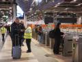 Viajeros en la estación de Sants de Barcelona, este viernes