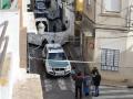 Miembros de la Guardia Civil en el lugar donde se cometió el asesinato de un niño de 13 años en Sueca (Valencia)
