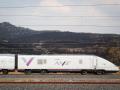 (Foto de ARCHIVO)
Un tren de la línea AVE Madrid-Galicia a su paso por una zona quemada por los incendios, a 21 de agosto de 2025, en A Gudiña, Ourense, Galicia (España). Los trenes habituales en la línea de alta velocidad Madrid-Galicia circulan desde hoy con normalidad en su horarios programados tras la suspensión durante 6 días del servicio por los incendios. Además de los trenes habituales Renfe ha reforzado la línea con dos trenes especiales.

Carlos Castro / Europa Press
21/8/2025