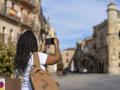 Turista en Ciudad Rodrigo (Salamanca)