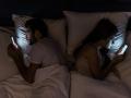 La pantalla del móvil es lo último que miran el 60% de las parejas