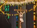 El Cristo situado en el baldaquino de la Sagrada Familia, sobre el altar mayor