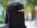 El niqab es un velo que cubre toda la cara y deja los ojos libres