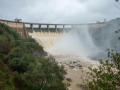 Imagen de la presa del Gergal dentro del término municipal de Guillena (Sevilla) aliviando agua