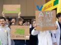 Varias personas durante una concentración, frente al Hospital Universitario de Móstoles, en la cuarta jornada de huelga general del sector médico