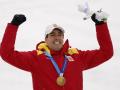 Oriol Cardona celebra la medalla de oro conseguida en Bormio