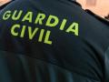 Un agente de la Guardia Civil de espaldas