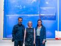 (De izq. a dcha.) Rubén Guerrero; Amanda Dotseth, directora del Museo Meadows de Dallas; y Olga Adelantado, directora de la Galería Luis Adelantado