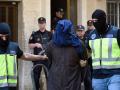 Uno de los presuntos yihadistas siendo detenido por planear un atentado en Inca, Mallorca