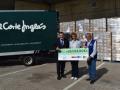 Imagen del cheque que ha entregado El Corte Inglés al Banco de Alimentos de Valencia