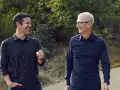 John Ternus y Tim Cook