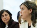 La concejala del PP y futura alcaldesa, Elena Candia y la concejala tránsfuga del PSOE, María Reigosa