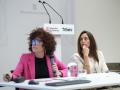 La directora de los Servicios Territoriales en el Baix Llobregat, Rosa Maria Gallardo, y la consejera de Educación, Esther Niubó