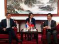 El presidente paraguayo Santiago Peña y el canciller taiwanés Lin Chia-lung
