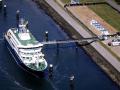 Vista aérea del crucero MV Hondius, afectado por el hantavirus, tras su llegada al puerto de Róterdam