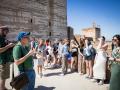Grupo de visitantes utilizando el nuevo equipo de guiado.

REMITIDA / HANDOUT por PATRONATO DE LA ALHAMBRA/LUCÍA RIVAS
Fotografía remitida a medios de comunicación exclusivamente para ilustrar la noticia a la que hace referencia la imagen, y citando la procedencia de la imagen en la firma
20/5/2026