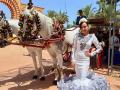 La cantante Anabel Dueñas con modelo de Prieto Atelier en la Feria de Córdoba