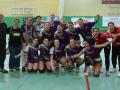 Las jugadoras y técnicos de Adesal celebrando la victoria en el partido final de la liga