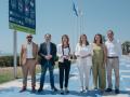 Begoña Carrasco izando la Bandera Azul del Serradal