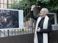 El obispo Javier Vilanova bendice una de las láminas fotográficas que conforman la muestra.