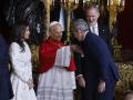 El presidente de la Xunta de Galicia, Alfonso Rueda, saluda al papa León XIV durante el tradicional besamanos que ha tenido lugar en el Salón del Trono del Palacio Real
