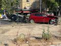 Coche volcado en la Avenida de Libia