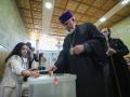YEREVAN (Armenia), 07/06/2026.- His Holiness Karekin II, Catholicos of All Armenians casts his vote in parliamentary elections at a polling station in Yerevan, Armenia, 07 June 2026. Voting is taking place at more than 2,000 polling stations. Sixteen parties and two blocs are competing for seats in the National Assembly. (Elecciones) EFE/EPA/VAHRAM BAGHDASARYANPHOTOLURE