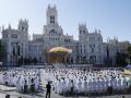 Vista general de la misa del Corpus Christi oficiada por el Papa León XIV esta mañana en la Plaza de Cibeles de Madrid