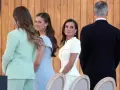 La Reina Letizia, con sus hijas, la Princesa Leonor y la Infanta Sofía, en la misa de CibelesAFP