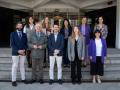 El Dr. Gonzalo Fernández Hinojal –abajo, a la izquierda– junto a otros profesionales del Área de Cáncer de Pulmón del CCUN