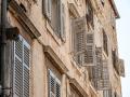 Ventana abierta de un edificio