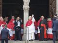 El Papa León XIV a su llegada al rezo de la media hora que va a oficiar en la Catedral de la Santa Cruz y Santa Eulalia en Barcelona