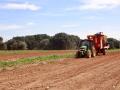 Trabajos con un tractor en el campo