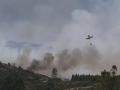FOTODELDIA A CAPELA (A CORUÑA), 23/06/2026.- Un helicóptero del servicio de extinción de incendios sobrevuela la zona alta del parque de As Fragas do Eume, en A Coruña, este martes. EFE/ Kiko Delgado
