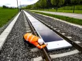 Placas solares en las vías del tren en Suiza