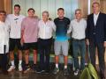 Responsables médicos del Córdoba junto a jugadores del plantel en el hospital