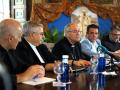 Monseñor Francisco Cerro Chaves y monseñor Rodríguez Carballo, durante el acto de esta mañana