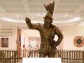 Captura de video difundido por el gobernador de Florida, Ron DeSantis, que muestra una estatua del explorador español Juan Ponce de León