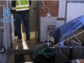 La Policía, cuando detuvo al hombre y registró las infraviviendas