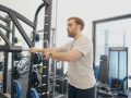 Ibai Llanos en el gimnasio de su casa de Barcelona