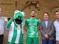 El Claustro del Santuario de La Fuensanta acogió la presentación de Guilherme