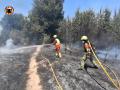Bomberos en la extinción del incendio de Manises (Valencia)